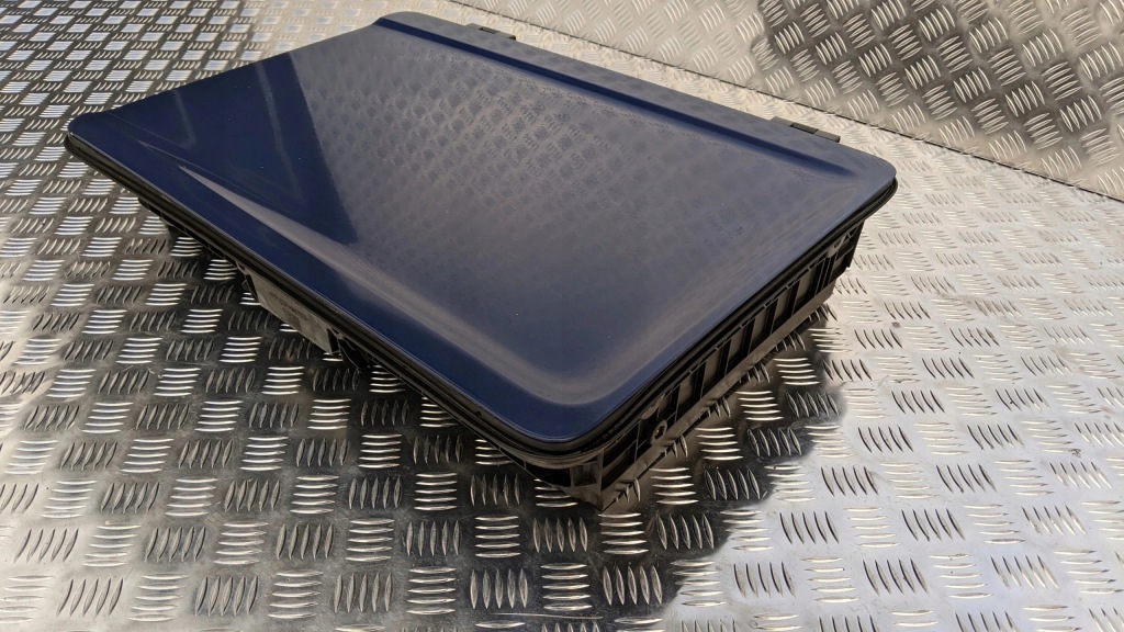 фото №4, Крышка багажника бардачка кабины scania r левая сторона