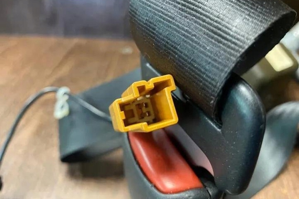 фото №12, Pas безпеки задній правий volvo s40 ii ms 30661797 2.0l дизель 100kw