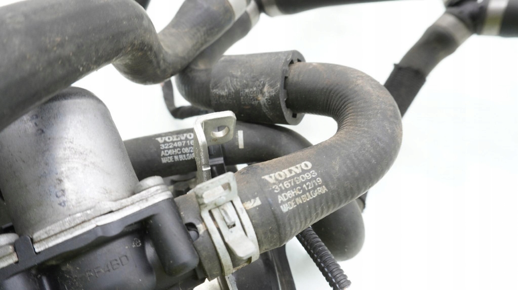 Volvo v60 ii 2.0 дополнительная насос воды 31657307 mild hybrid s60 iii b420t Оригинал