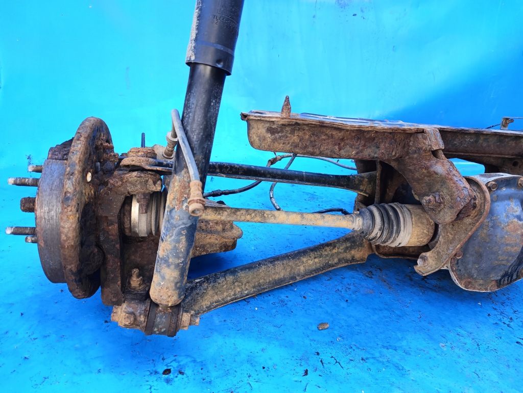 Підвіска балка підрамник міст диференціал mazda tribute 1 00-04r. 2.0 16v в Україні