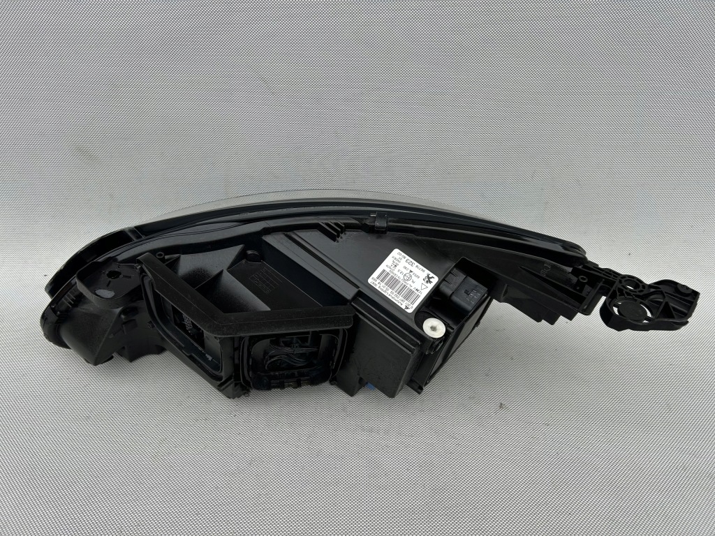 Фара перед правый  peugeot 308 2 full led Оригинал
