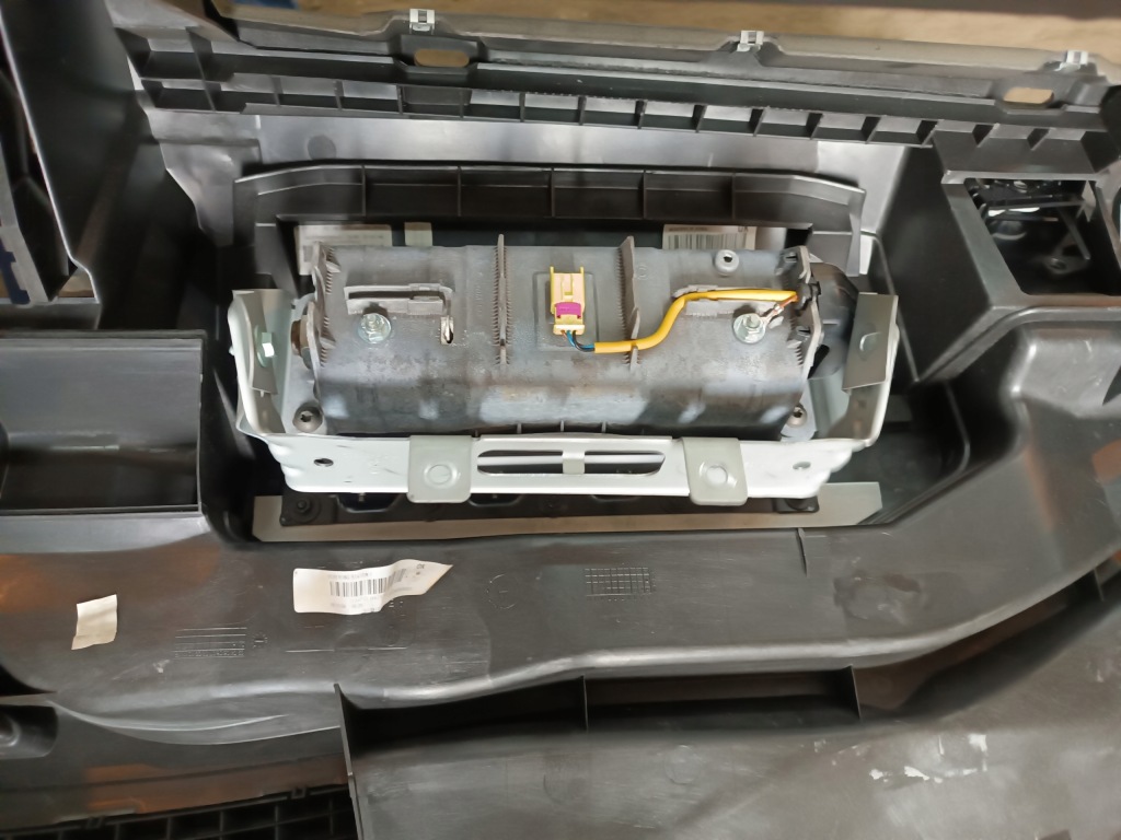 фото №7, Приборная панель приборная панель  приборная панель каркас vw golf v