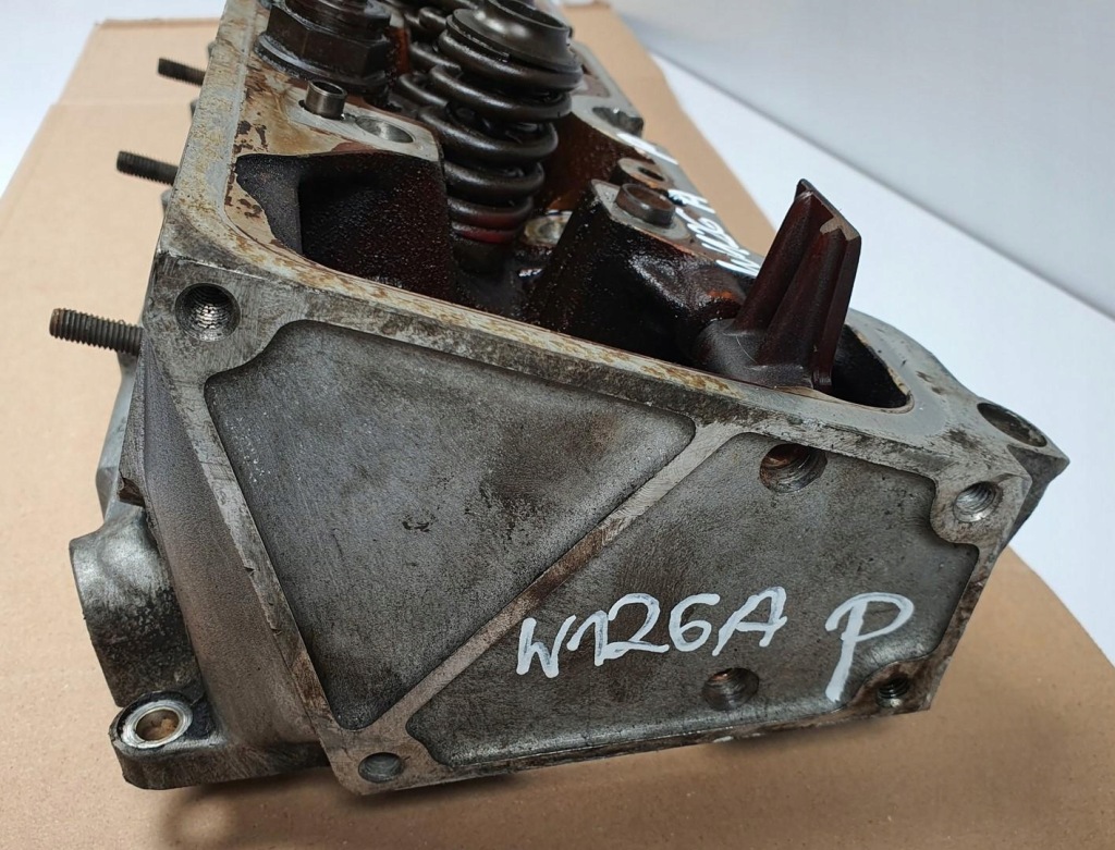 Купити Головка двигуна mercedes w126 3.8 v8 r1160163301