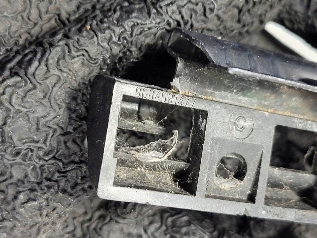 Кронштейн кронштейн шторка двері задній peugeot 3008 5008 i 9684091477 Зі Шроту