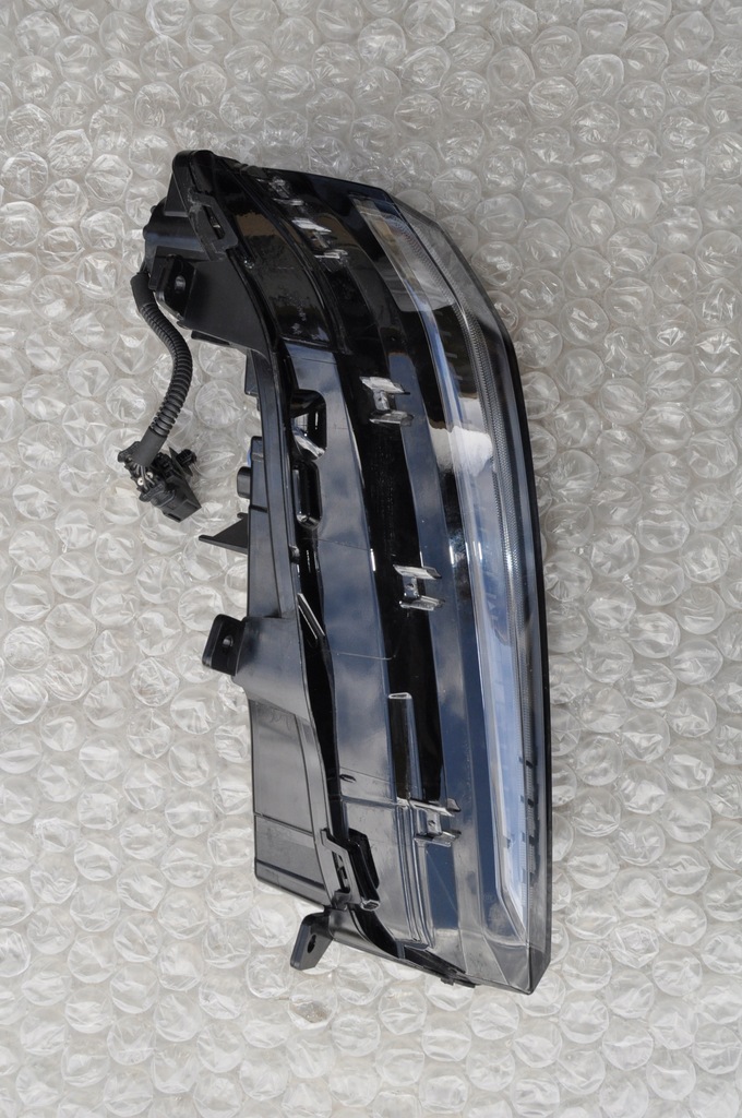 фото №6, Peugeot 308 iii противотуманная фара правый led drl 9835230880