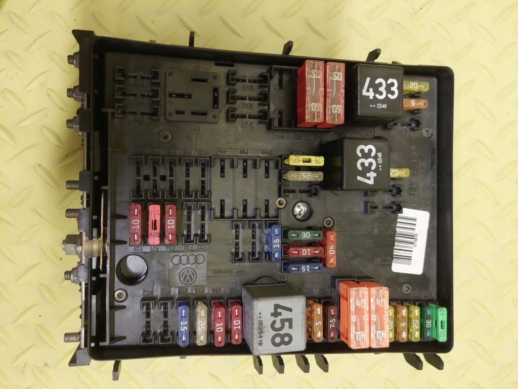 фото №6, Audi a3 8p 2.0 fsi коробка запобіжників 1k0937132d