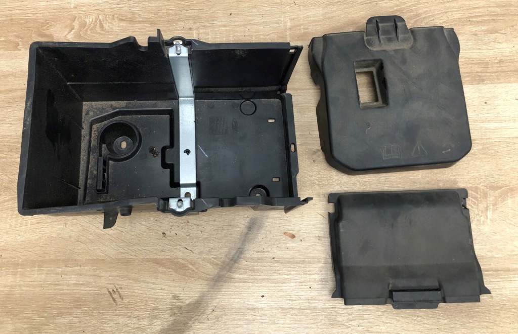 Корпус акумулятор ford am51-10723-ad в Україні