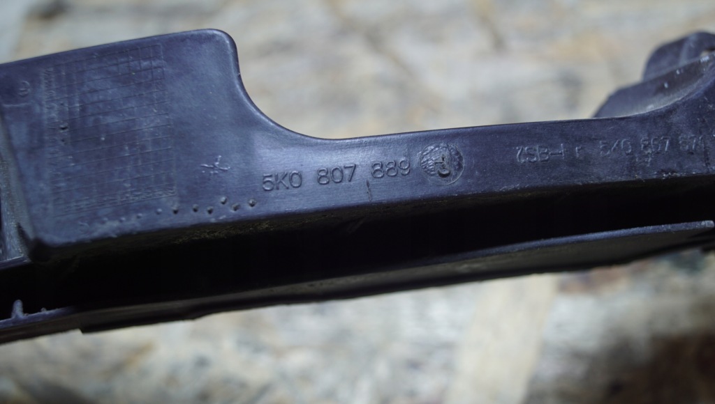 фото №10, Направляющая лампы левый vw golf vi 5k0807889j