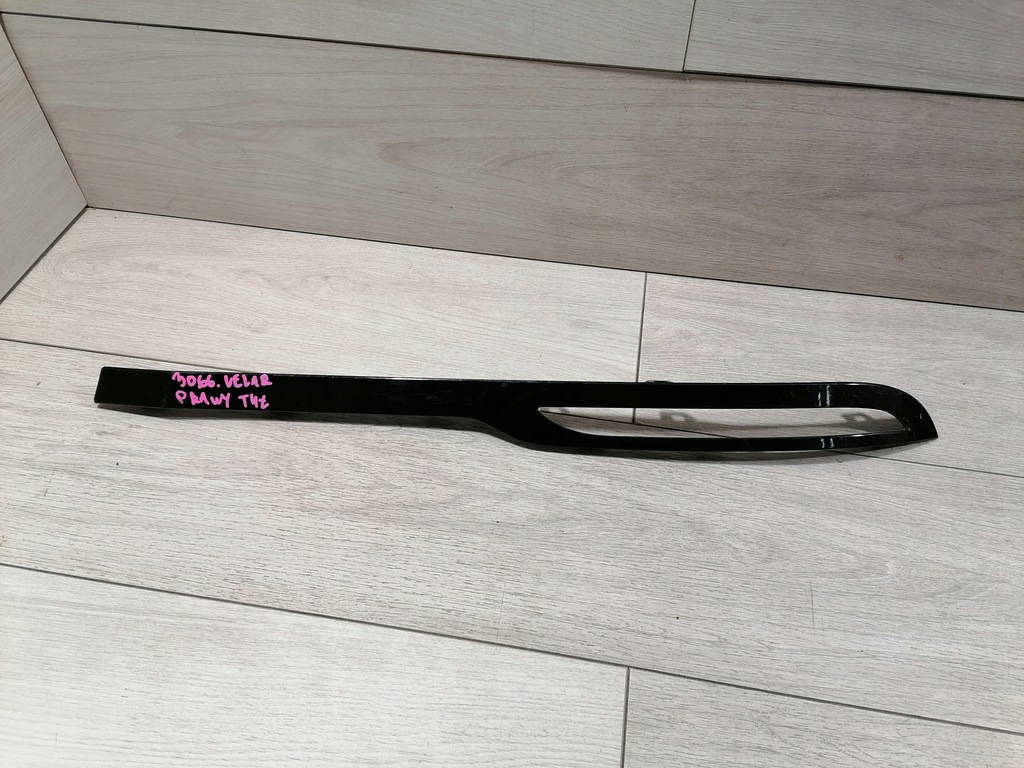 фото №1, Range rover velar l560 молдинг бампера заднього