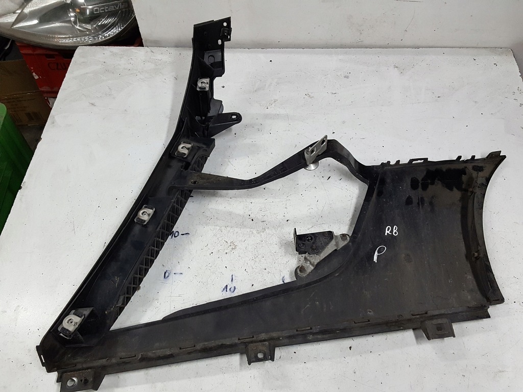 фото №5, Audi r8 420 06r- накладка крила права задня