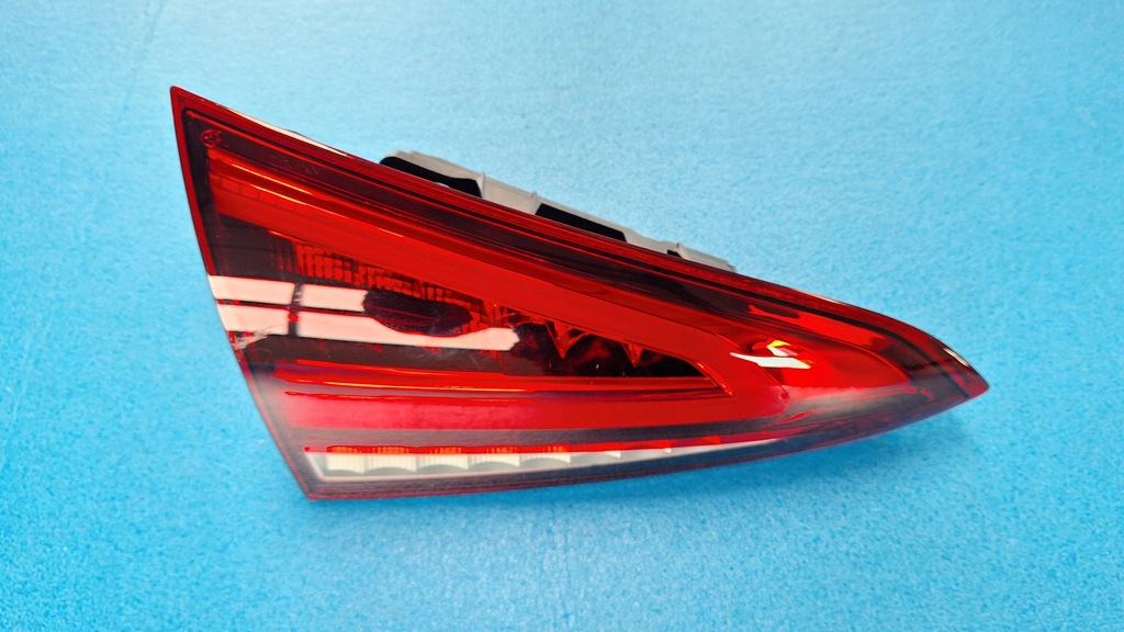 фото №1, Mercedes a w177 лампа левая задняя w крышка