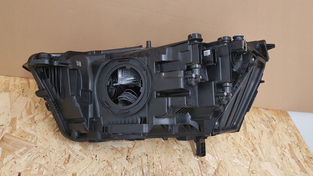 Фара перед правый  audi q3 83a full led matrix Доставка