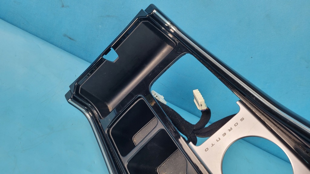 Kia sorento iv панель рамка вибірник тунелю середнього 84651-p2000 Київ