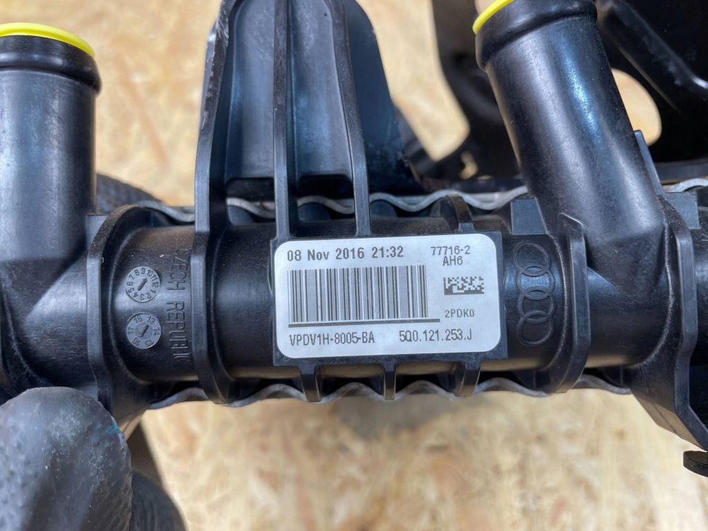 Дополнительная радиатор воды vw golf vii 5q0121093ct 5q0121253j Оригинал