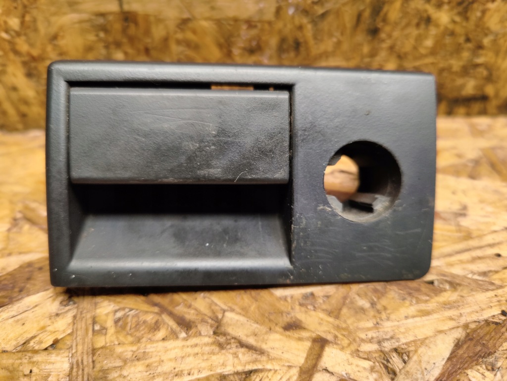 фото №1, Ручка бардачка пассажира mercedes w124 1246800084