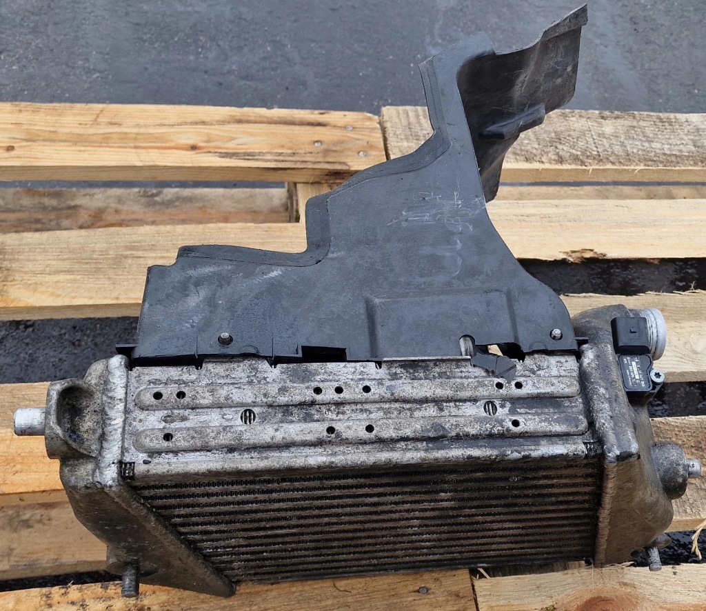 Купити Vw audi porshe 3.0 tdi інтеркулер лівий 7l6145803c