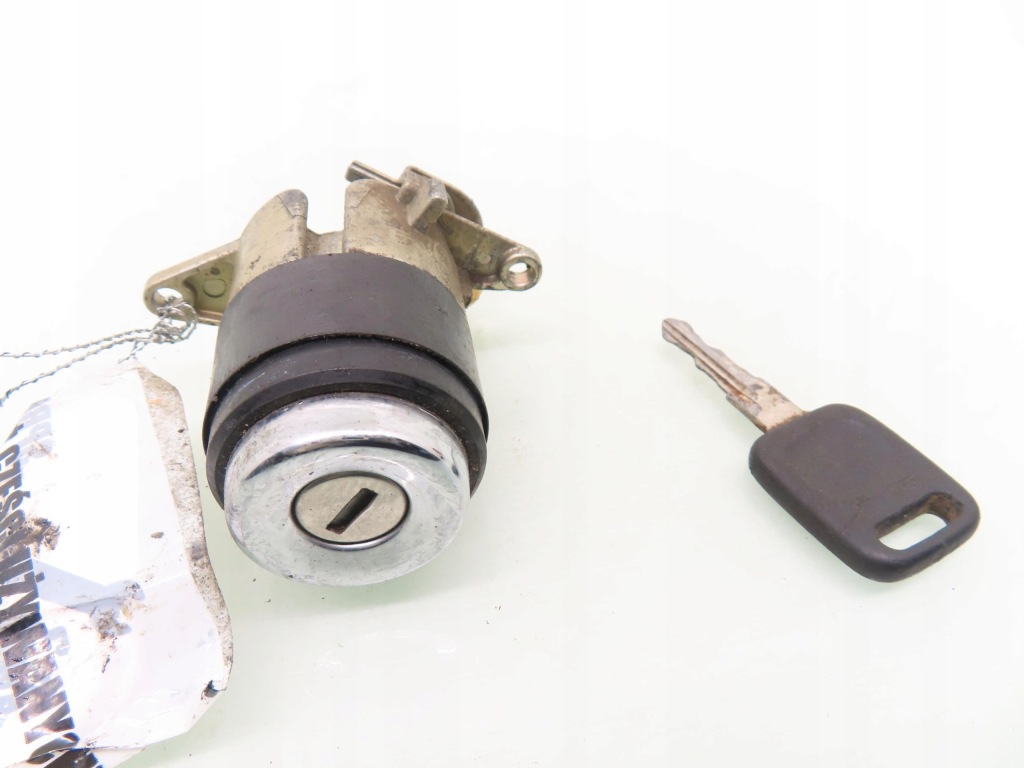 Купить Вкладка замка крышки audi 80 b4 + ключ