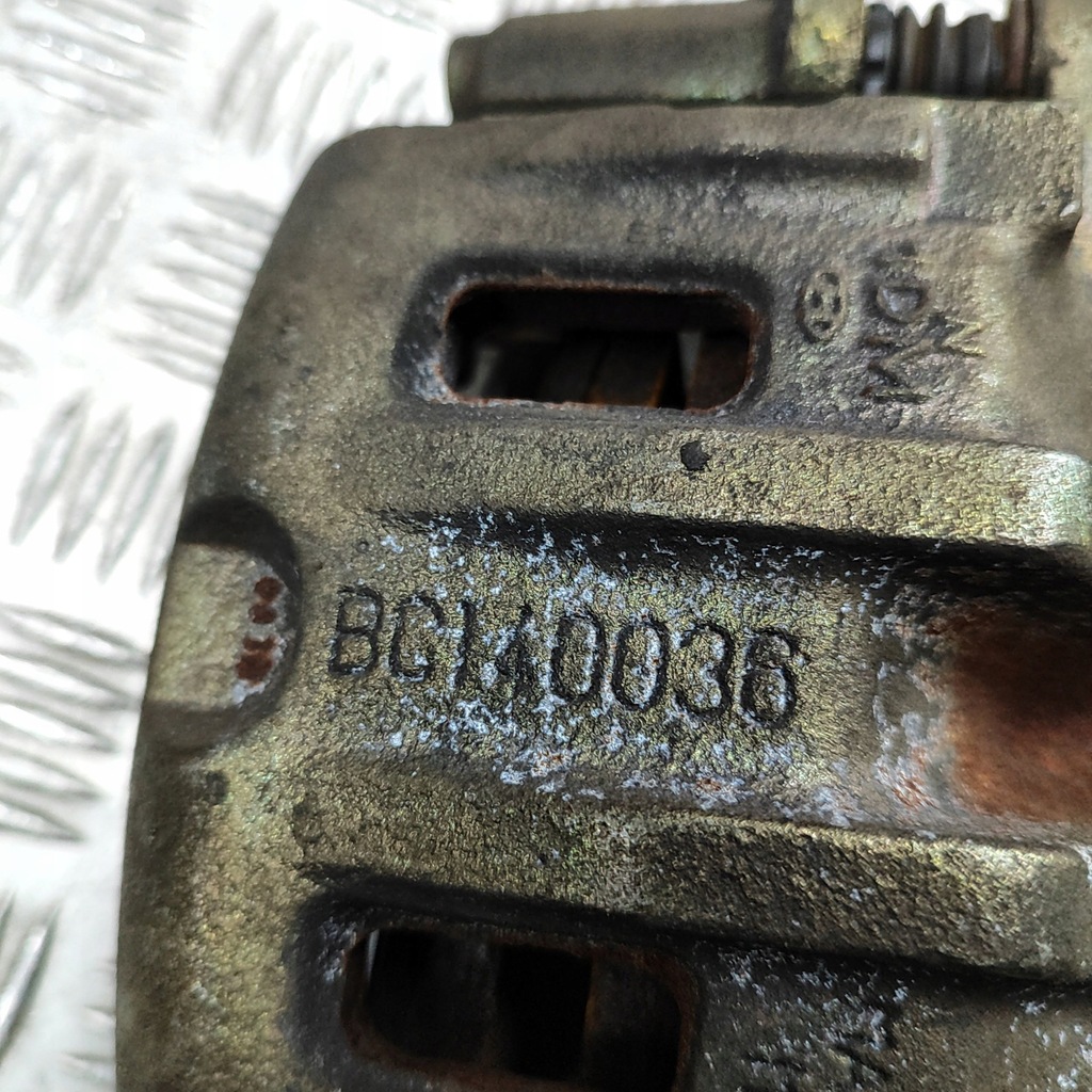 фото №7, Hyundai terracan 2001 левая сторона суппорт тормозной передний