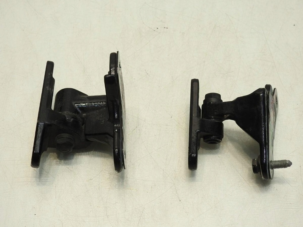 фото №6, Петля петлі двері правий перед 696 mercedes w245 lift a046572