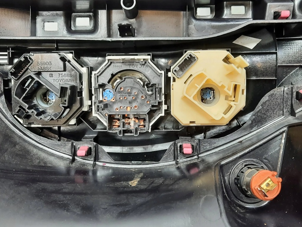 фото №8, Toyota yaris iii 11-14 5d приборная панель приборная europa панель  приборная панель 1,0 b