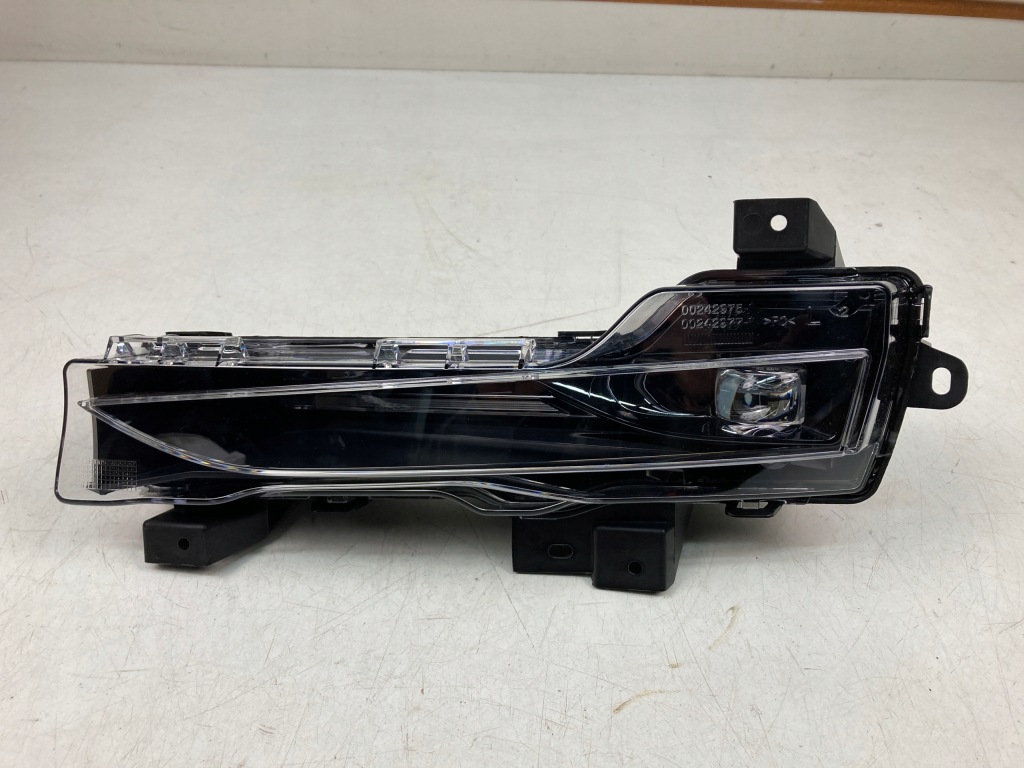 Купить Противотуманная фара drl led левый tesla y новый 1507932-10-c