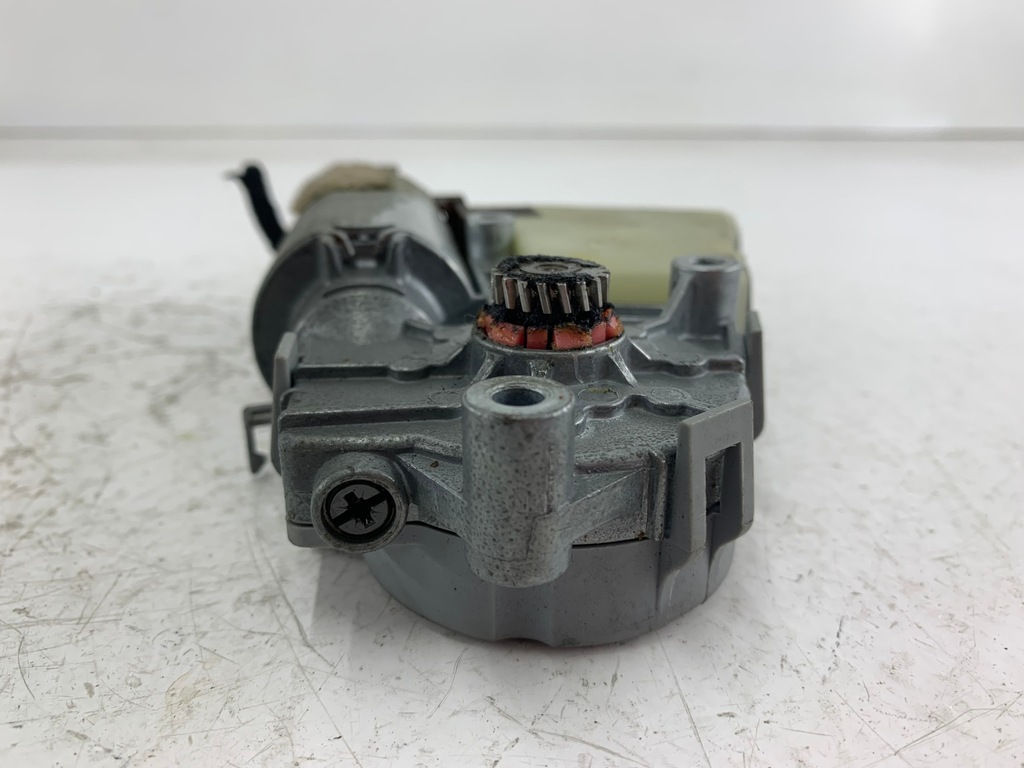 фото №10, Audi a6 c5 моторчик люк 4b0959591h