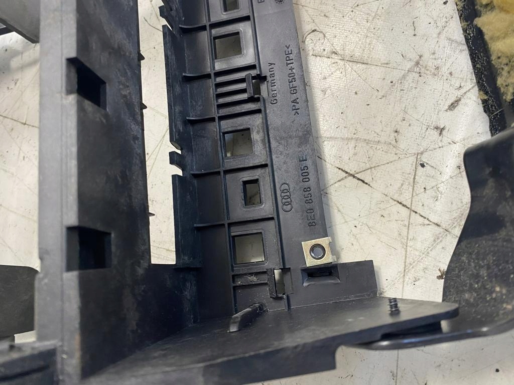 фото №6, Каркас рамка радіо корзина кронштейн audi a4 b7 2.5 tdi 8e0858005e