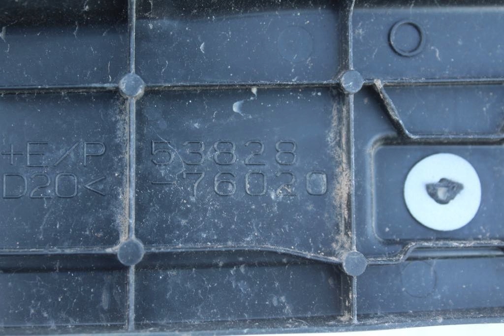 Молдинг заглушка крила лівий перед lexus ux 250h 2021 Зі Шроту