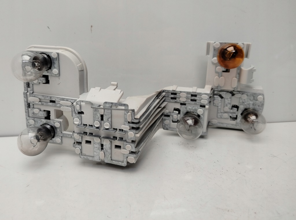 Купить Volvo c70 ii 06r- вкладыш разъём лампы левый задний