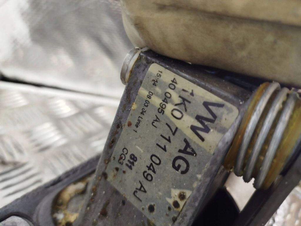 фото №9, Volkswagen golf v 2005 домкрат переключения передач / верхний