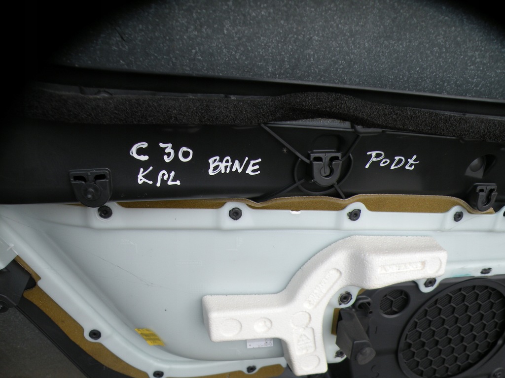 фото №9, Volvo c30 обшивка оббивка задня підлокітник komplt