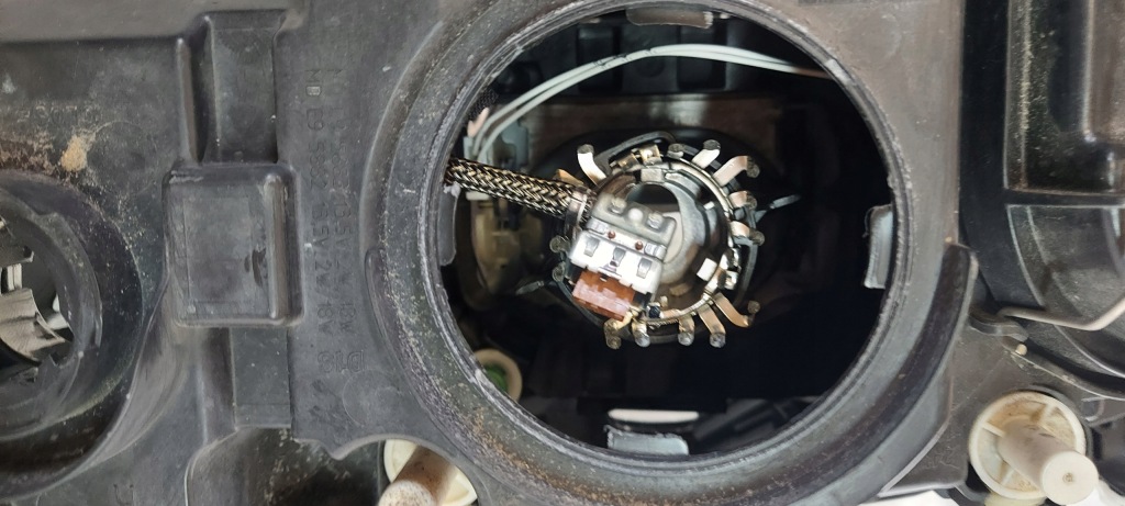 Bmw x1 e84 рестайлінг  lci фара правий bi-xenon led блоки управління Ціна