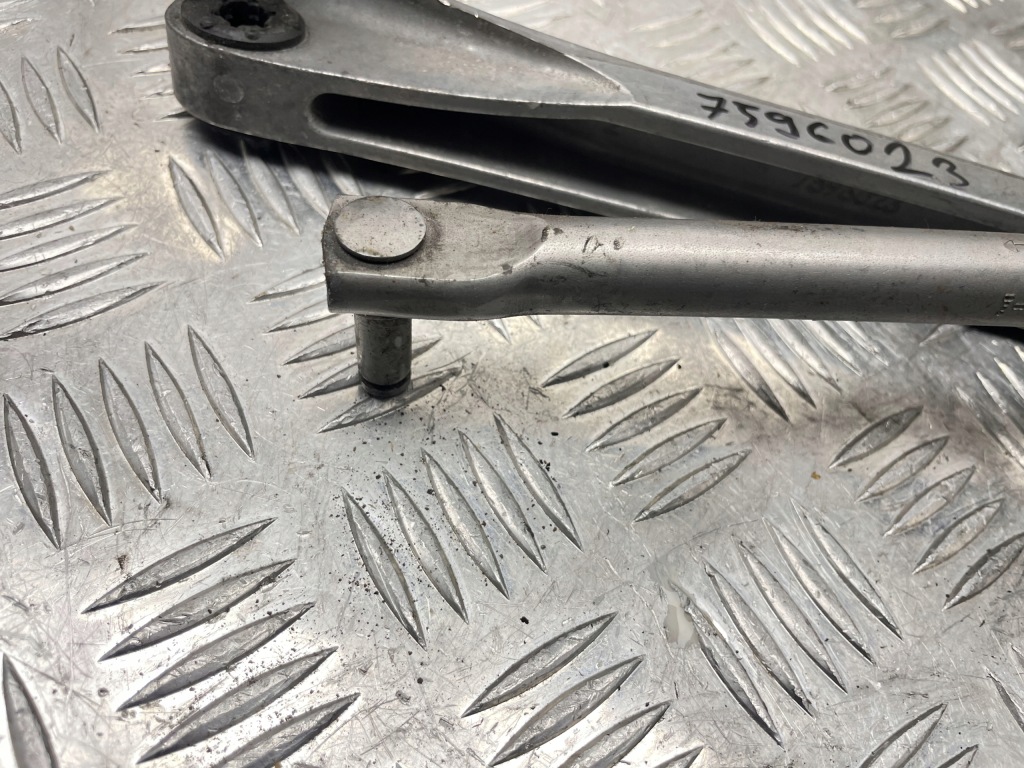 фото №16, Bmw f20 выборщик домкрат тросы переключения передач 7596023