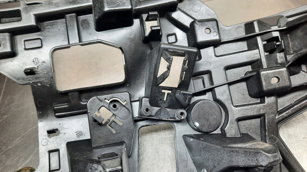 Направляющая бампера левый перед 31425001 volvo v40 ii 12- Оригинал