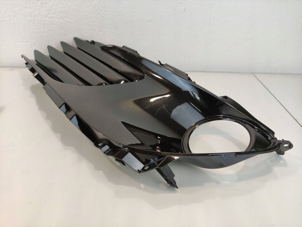 фото №6, Toyota auris e180 lift решётка противотуманной фары правый перед 8148102580