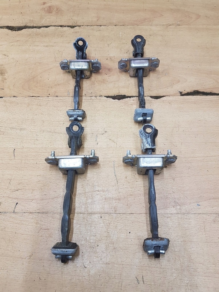 фото №1, Обмежувач двері перед subaru forester iii