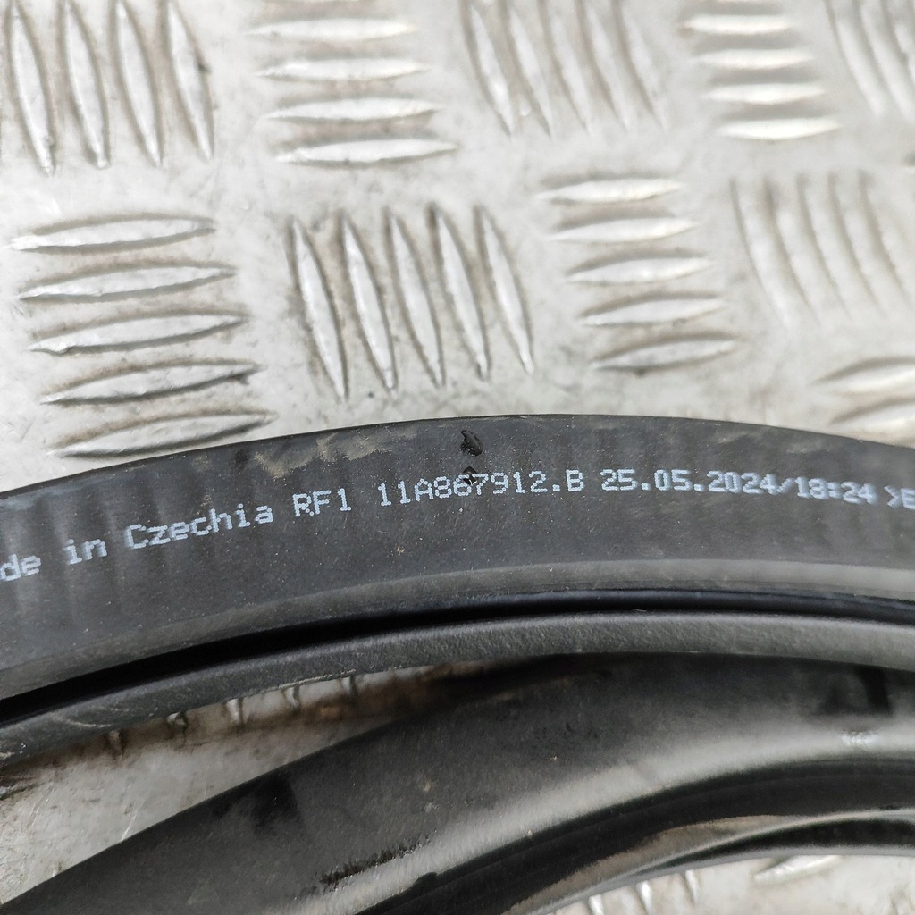 фото №6, Audi q4 sportback e-tron 2024 правая сторона прокладка дверь передних