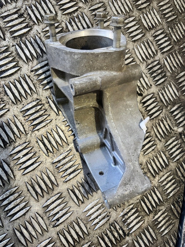 Кронштейн опора полуось opel astra j iv 13349212 Доставка