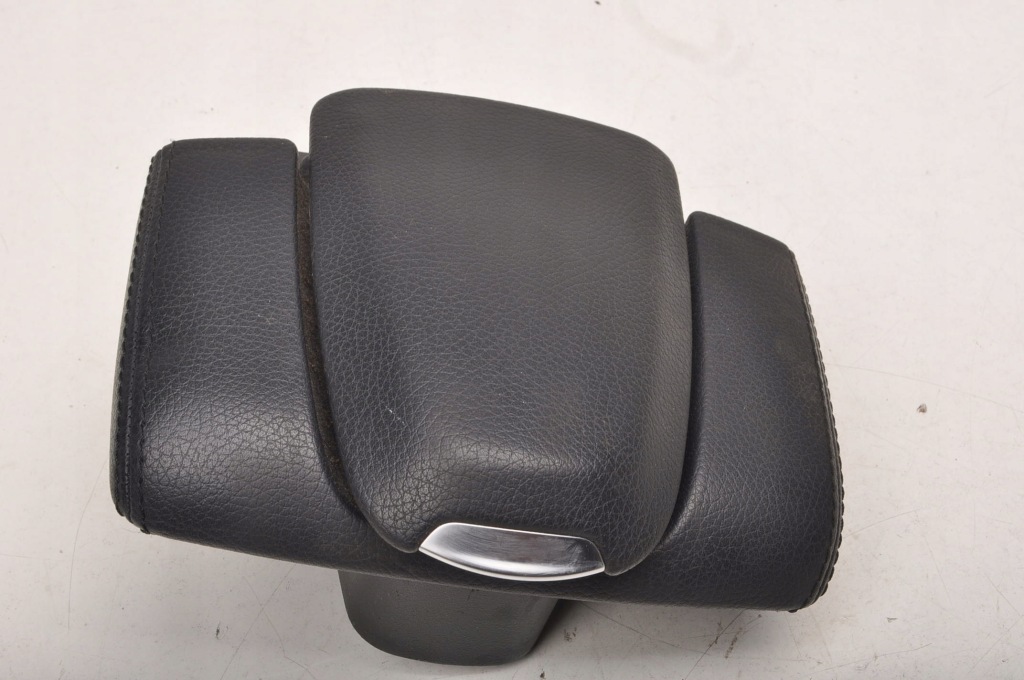 Купить Mercedes w207 бардачок туннель 105805752c