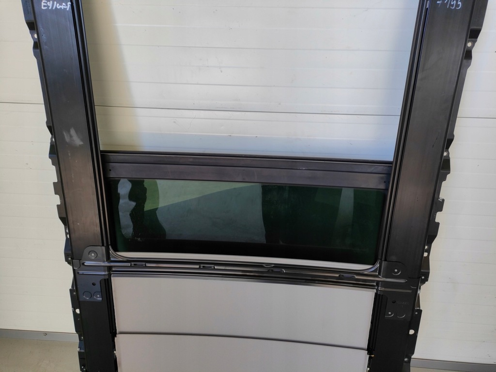 Bmw e91 рестайлинг  люк Оригинал