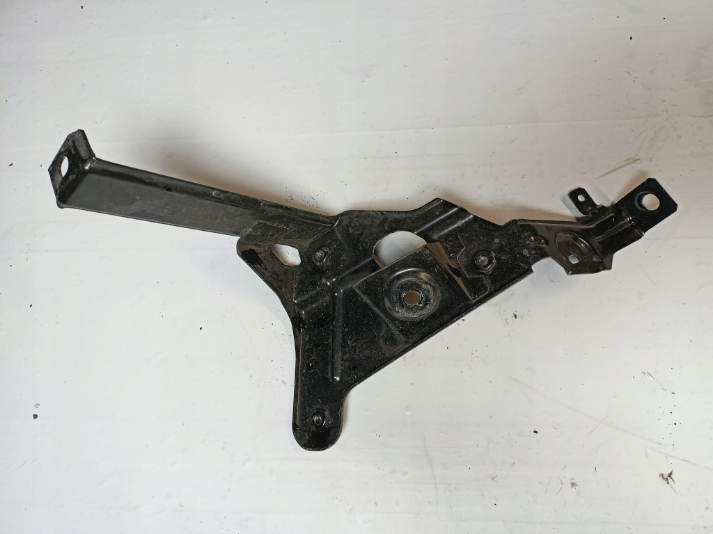 фото №1, Ghibli 14+ 3.0b кронштейн коробка предохранителей