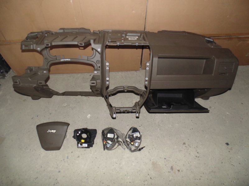 фото №1, Приборная панель консоль подушки безопасности jeep compass 2008 r.
