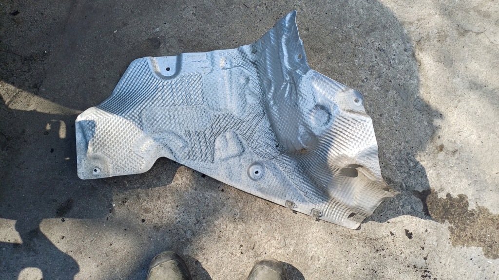 фото №1, Mercedes w212 2.2 cdi защита тепловая a2126820271