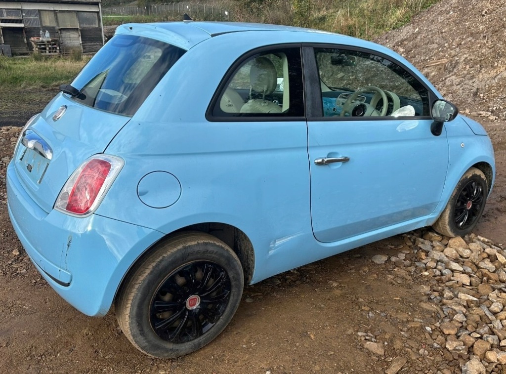 Передній бампер fiat 500 pop код лакофарбового покриття 952 rok 2011 Доставка
