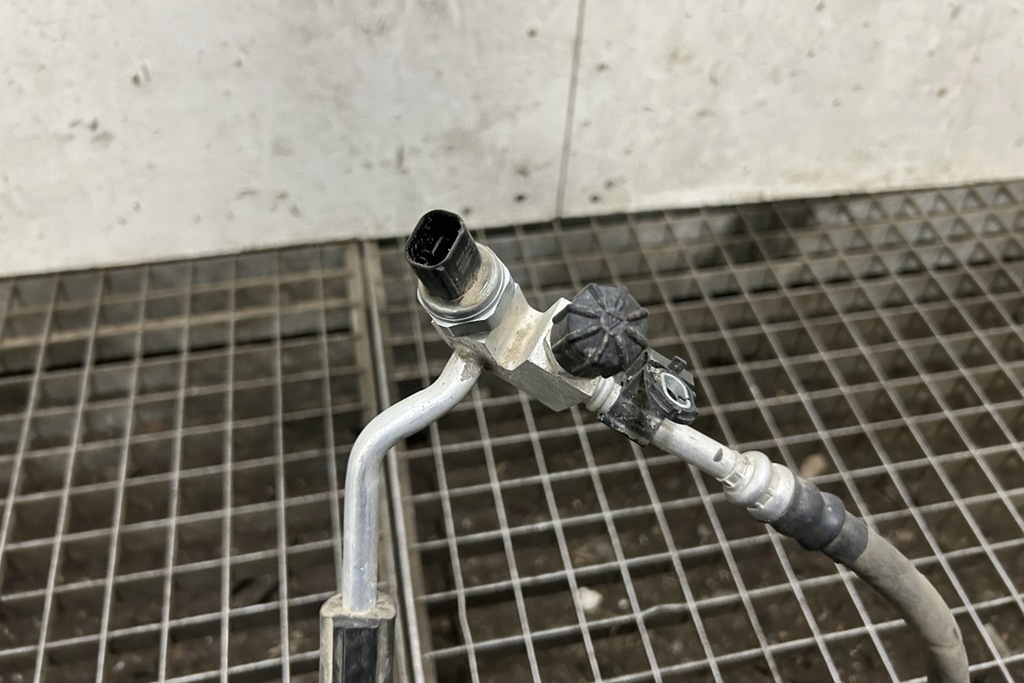 фото №10, Трубки кондиционера bmw 4 coupe f32, f82 9212236 3.0l бензиновый 225kw 2013