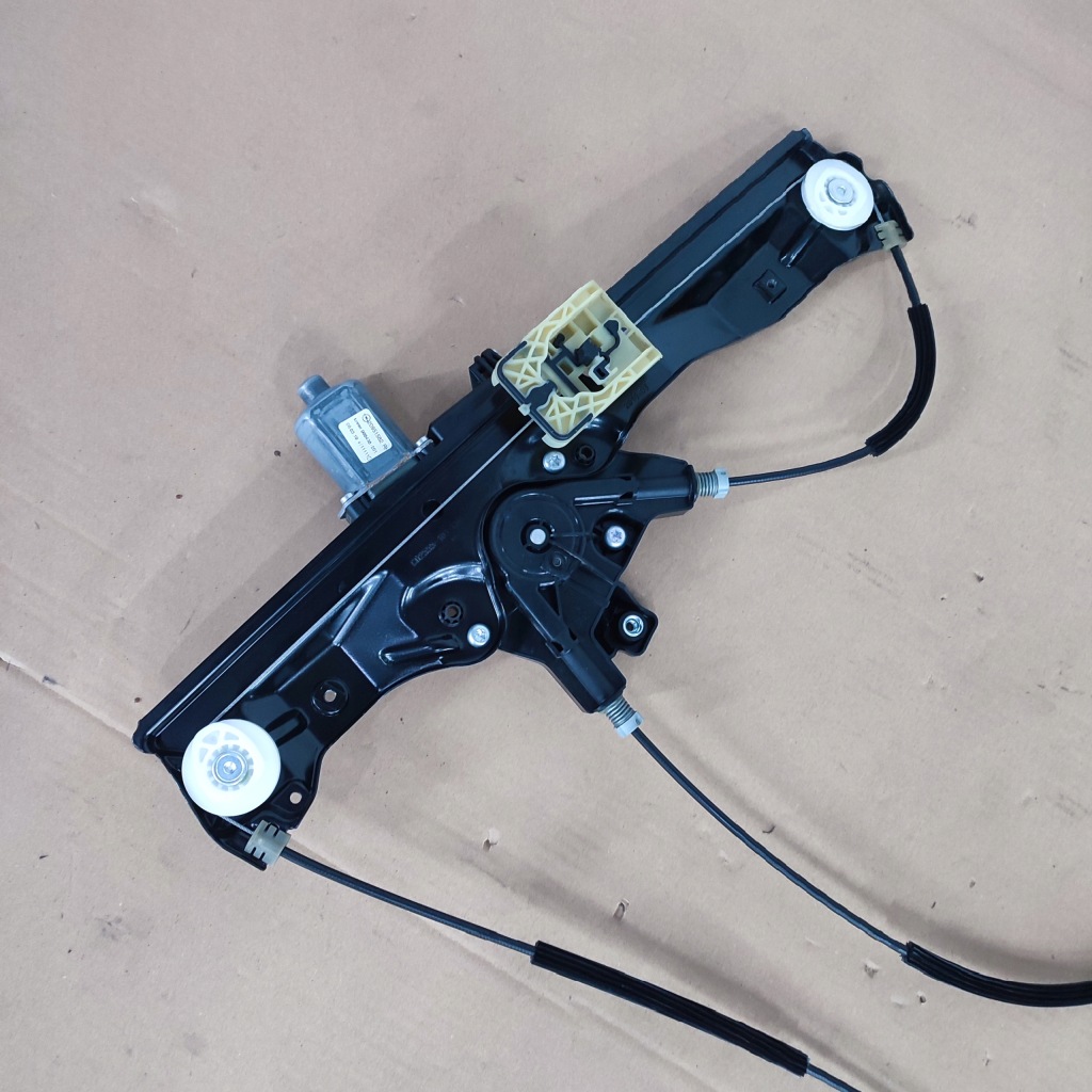 Подъемник стекло правый перед opel adam в Украине