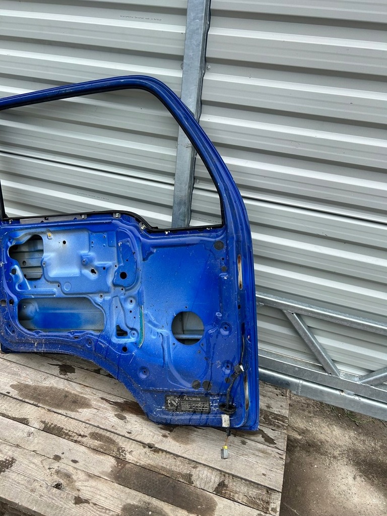 фото №10, Дверь левая левый перед nissan cabstar 99-06