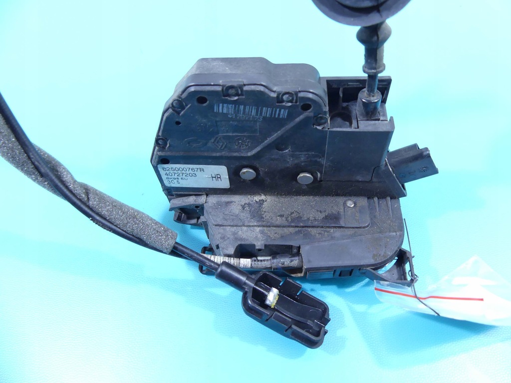 фото №4, Замок задняя правый 825000767r renault clio iv 12-19