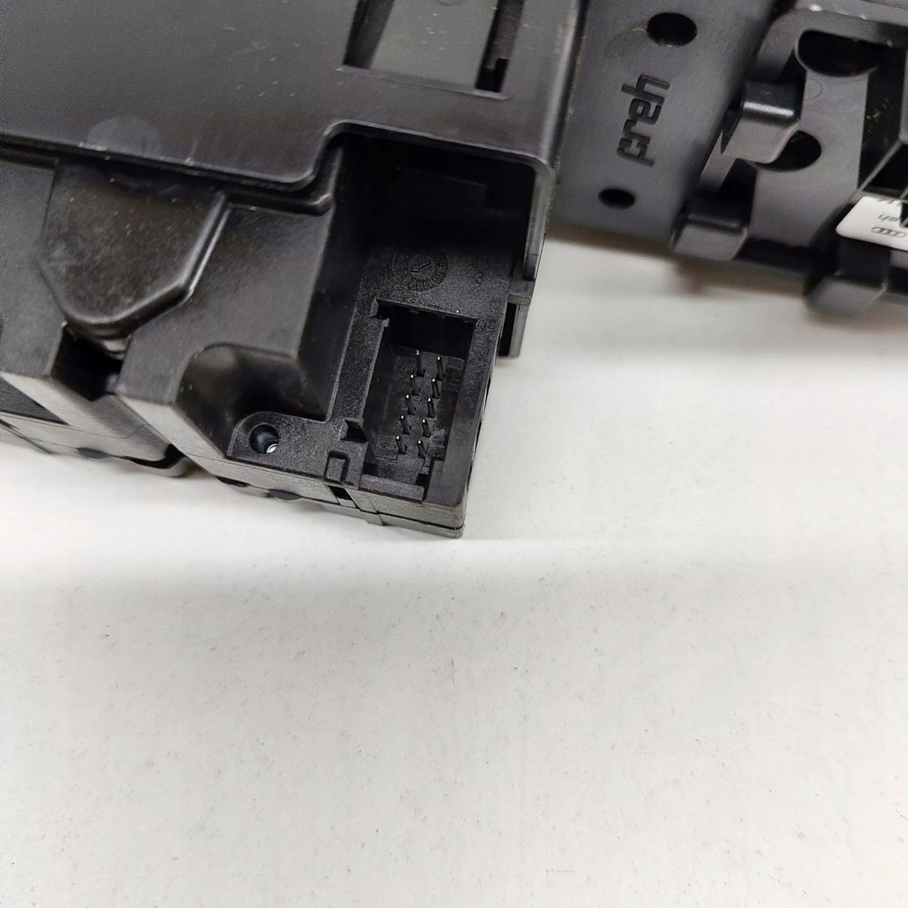 фото №7, Audi a3 8y 2023 домкрат перемикання передач / верхній