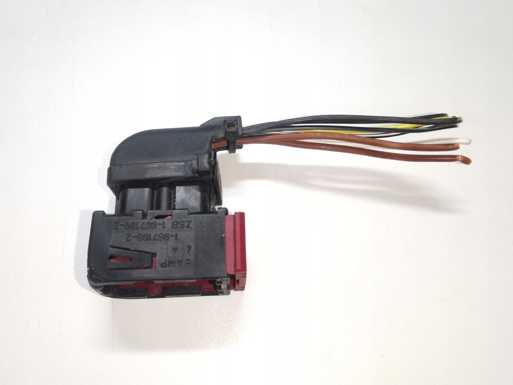 фото №1, Штекер лампи перед opel astra j astra h zafira b insignia